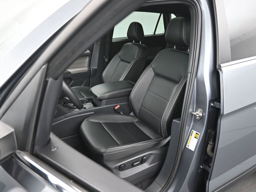 Used 2023 Volkswagen Atlas Cross Sport SE w/ Panoramic Sunroof Package image 9