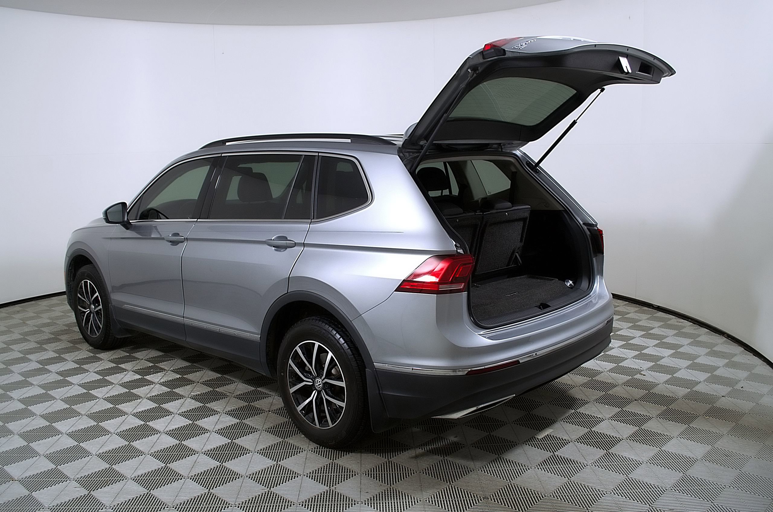 Used 2021 Volkswagen Tiguan SE FWD image 10