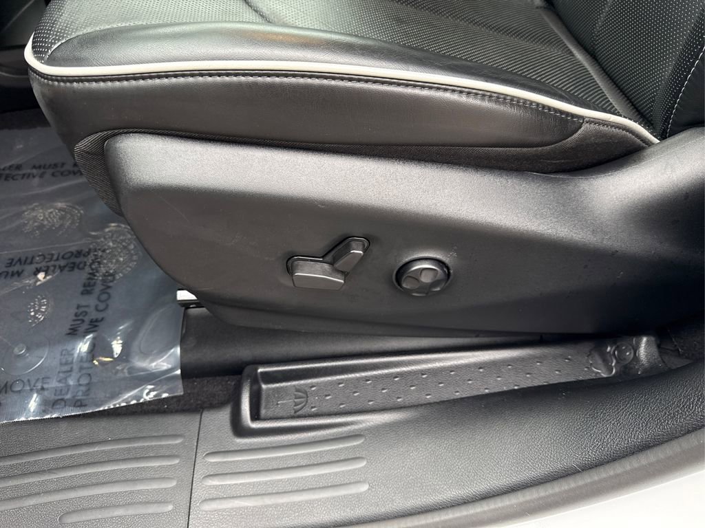 Used 2024 Chrysler Pacifica Limited w/ S Appearance Package image 42