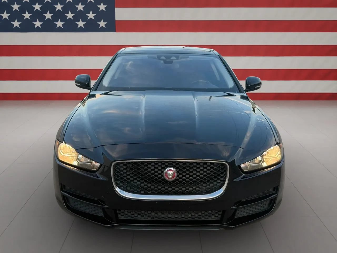Used 2017 Jaguar XE RWD image 2