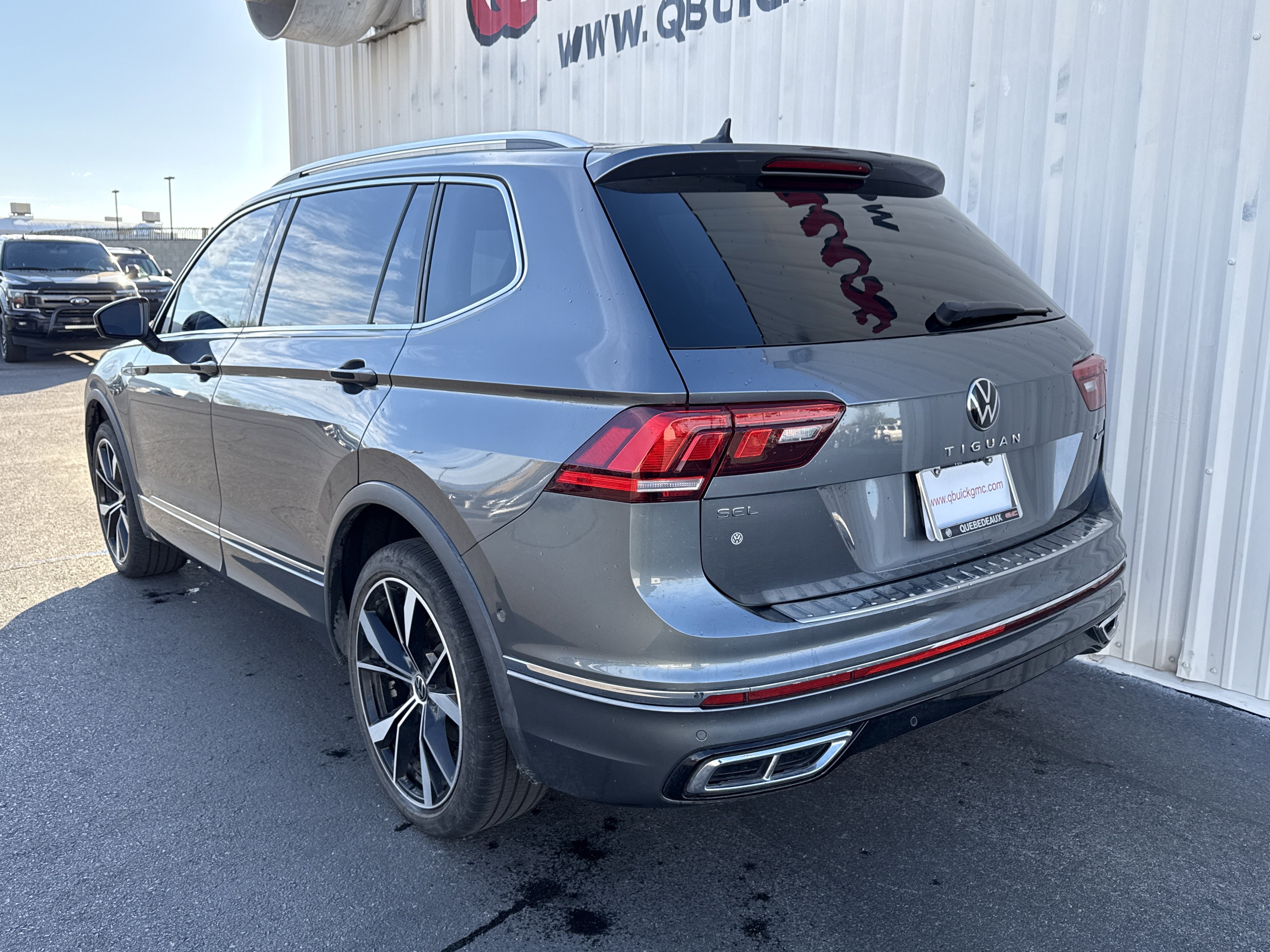 Used 2022 Volkswagen Tiguan SEL R-Line image 8