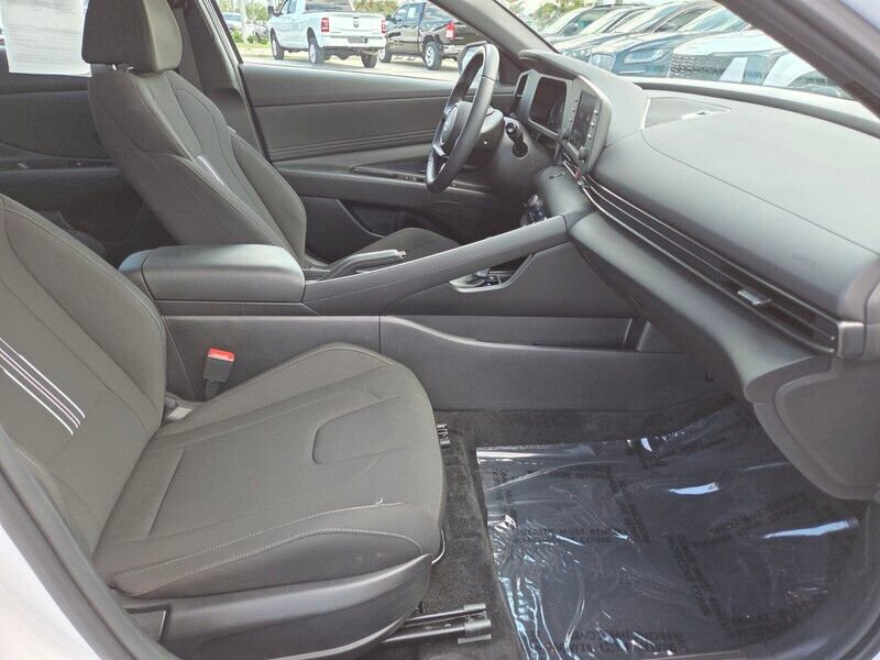 Used 2025 Hyundai Elantra Sport FWD image 32