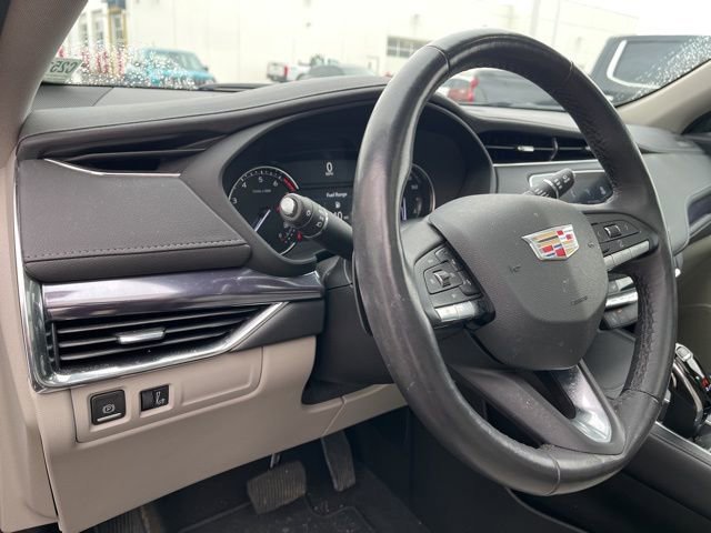 Used 2023 Cadillac XT4 Luxury w/ Cold Weather Package image 14