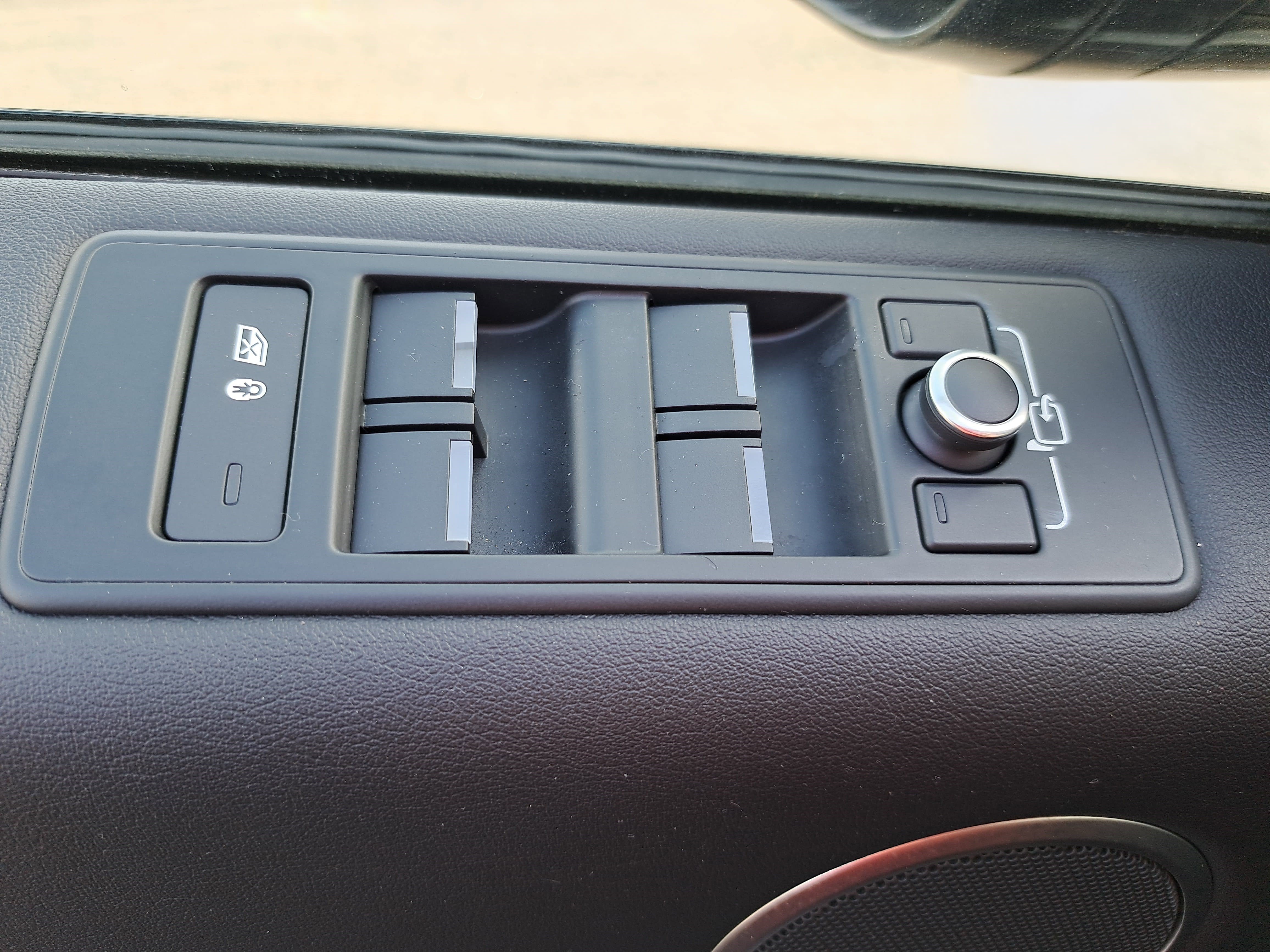 Used 2016 Land Rover Range Rover Sport HSE image 27
