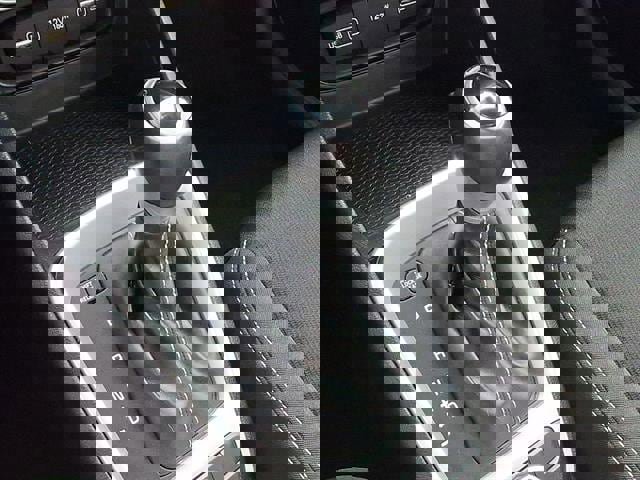 Certified 2022 Hyundai Venue SEL image 40