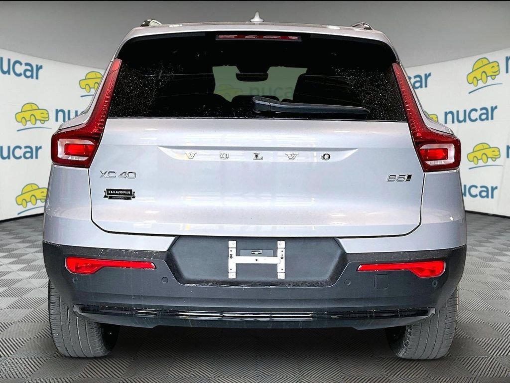 Used 2025 Volvo XC40 B5 Plus image 6