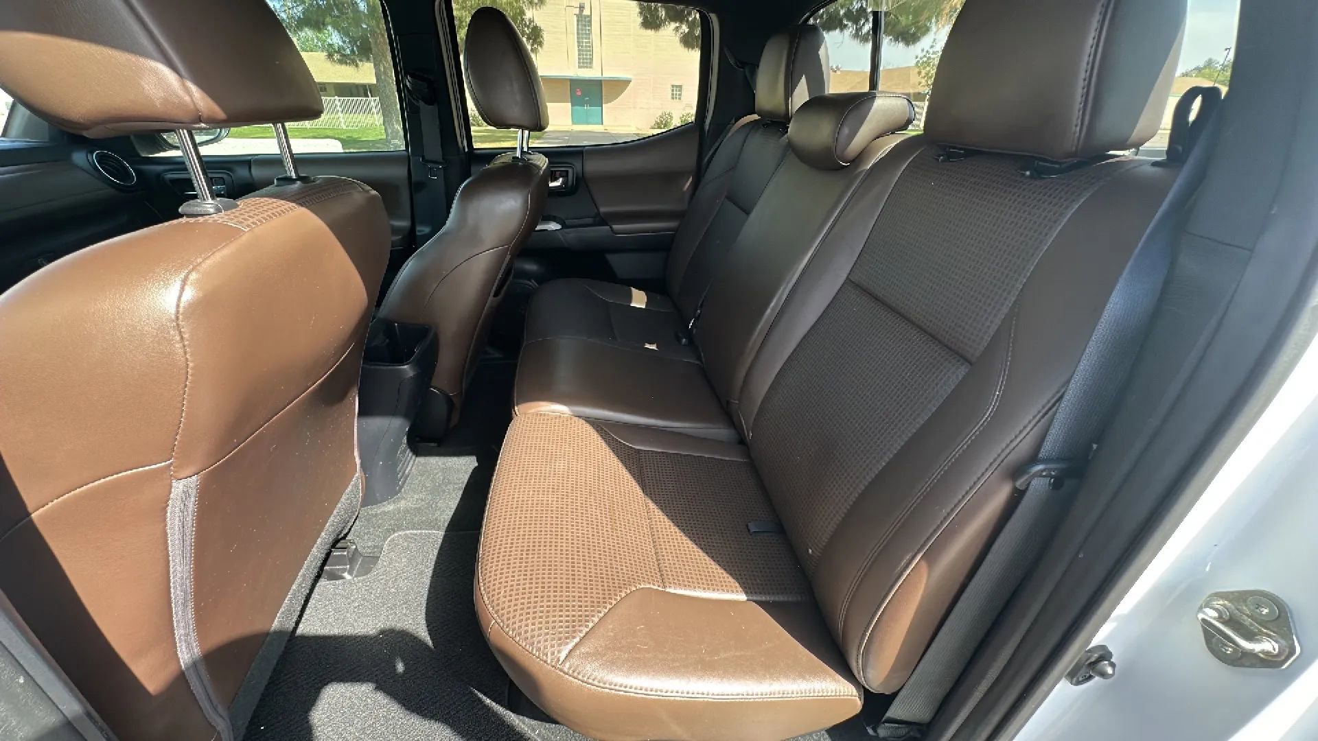 Used 2016 Toyota Tacoma Limited w/ Towing Package AWD/4WD image 10