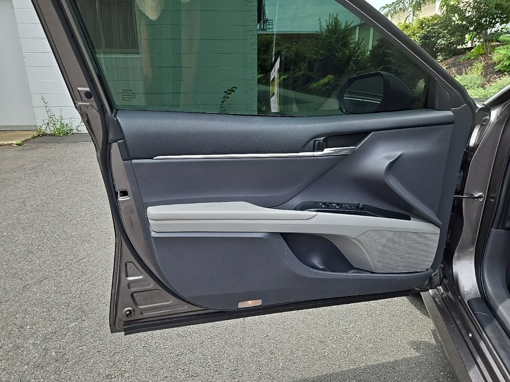 Used 2019 Toyota Camry LE FWD image 12