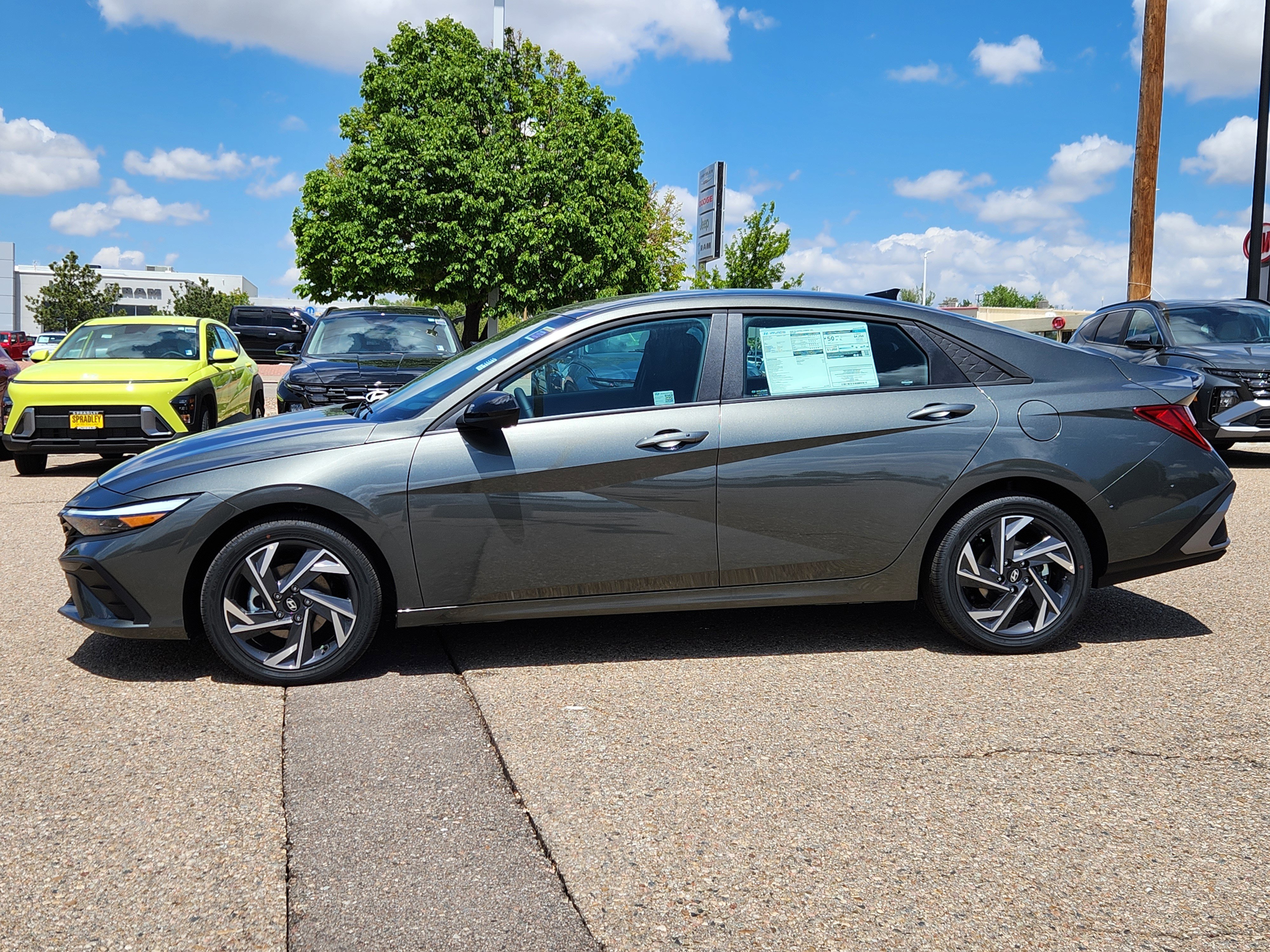Used 2025 Hyundai Elantra Sport image 2