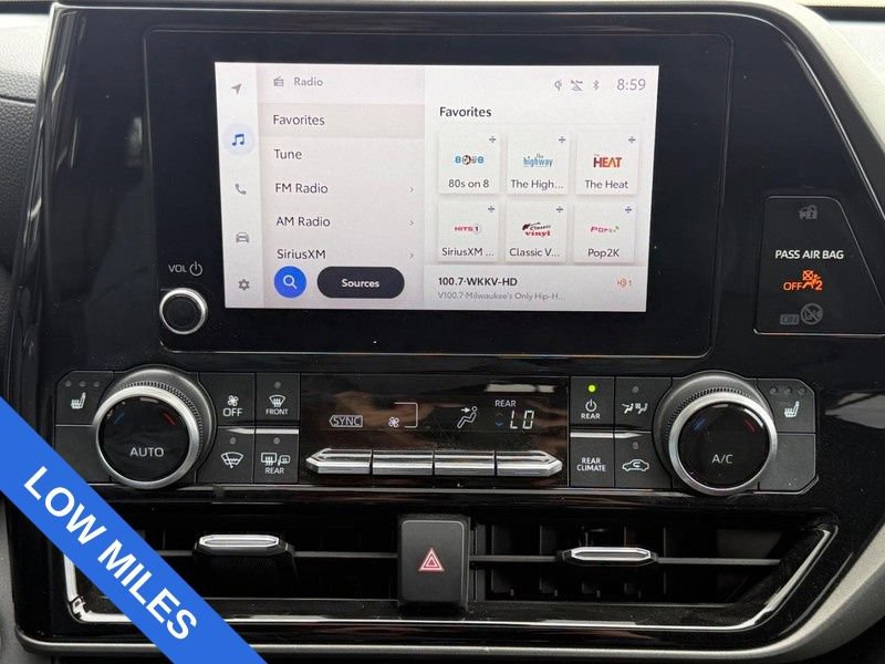 Used 2023 Toyota Highlander XLE AWD/4WD image 19