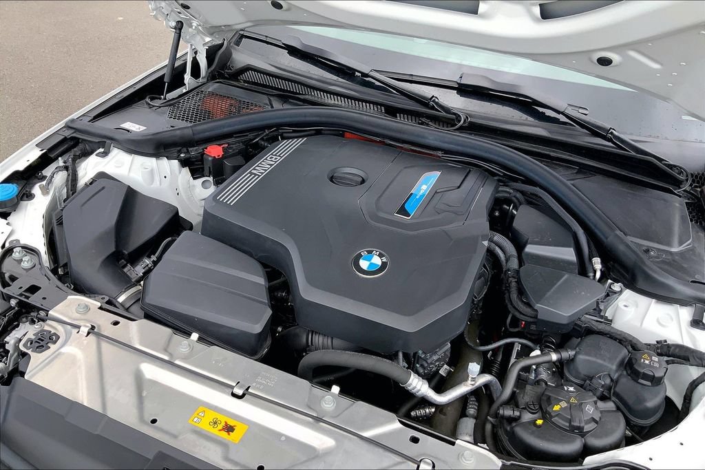 Used 2024 BMW 330e w/ Convenience Package RWD image 32
