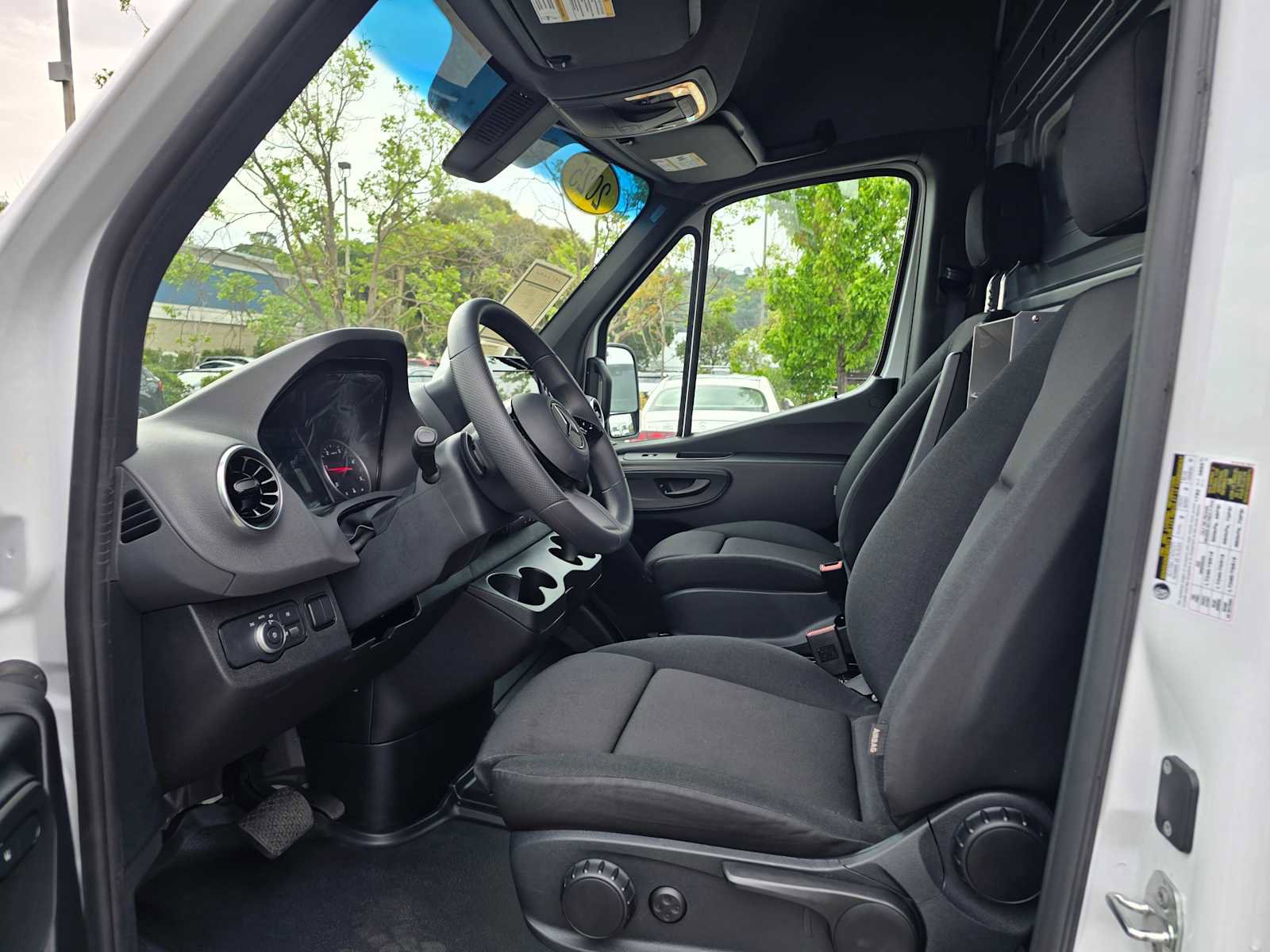 Used 2025 Mercedes-Benz Sprinter 2500 image 19