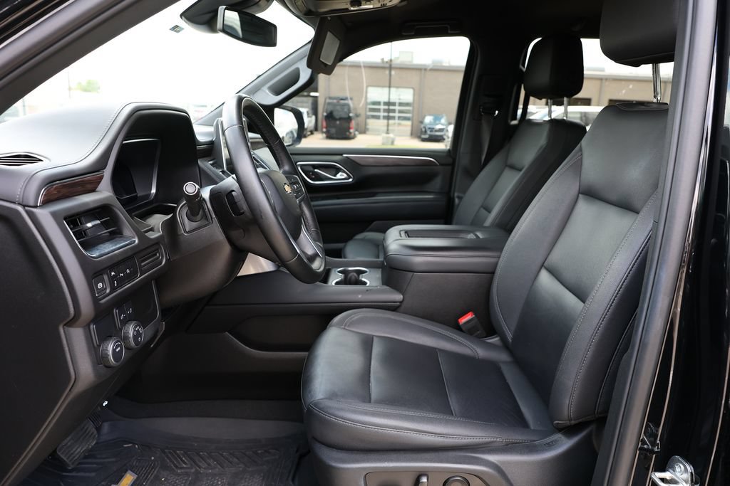 Used 2023 Chevrolet Suburban LT RWD image 12