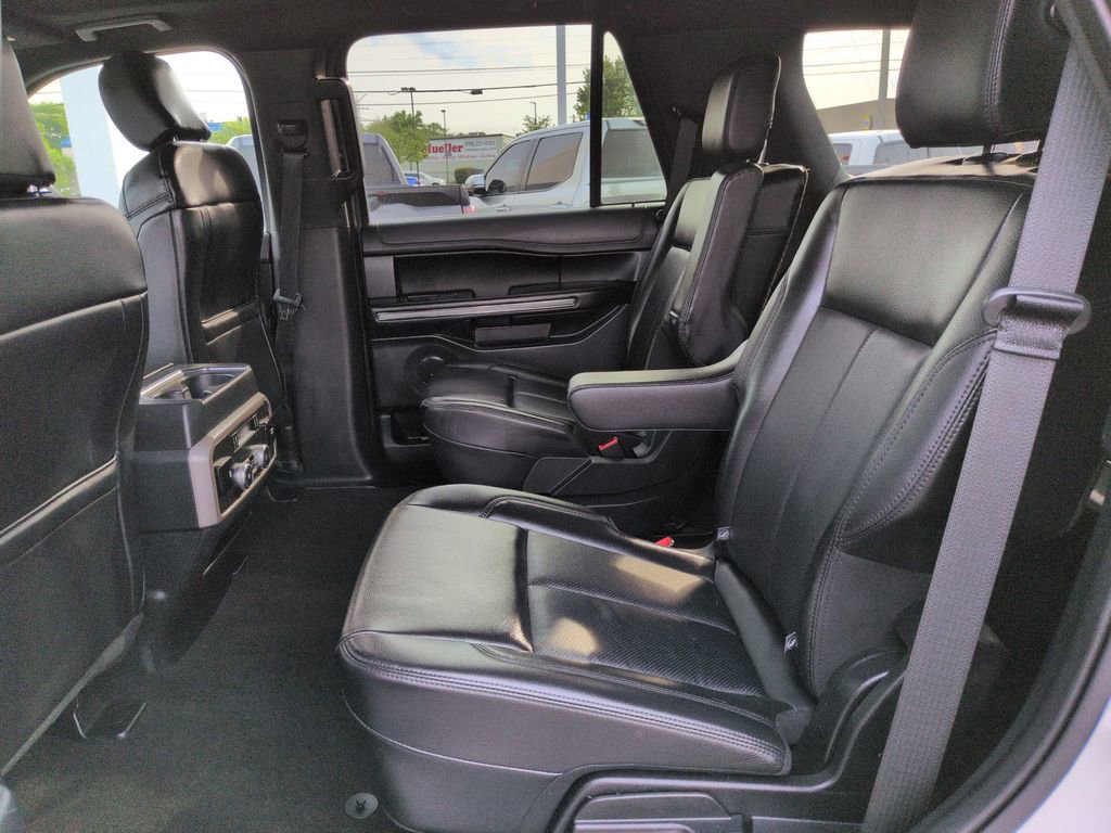 Used 2020 Ford Expedition XLT w/ Equipment Group 202A AWD/4WD image 25