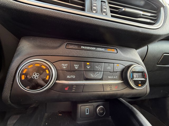 Used 2020 Ford Escape SE image 18