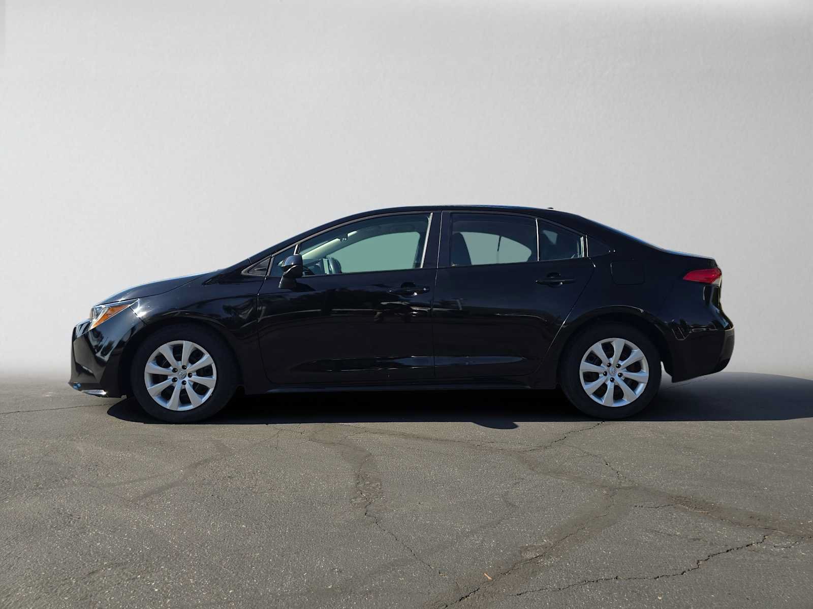 Used 2025 Toyota Corolla LE FWD image 6