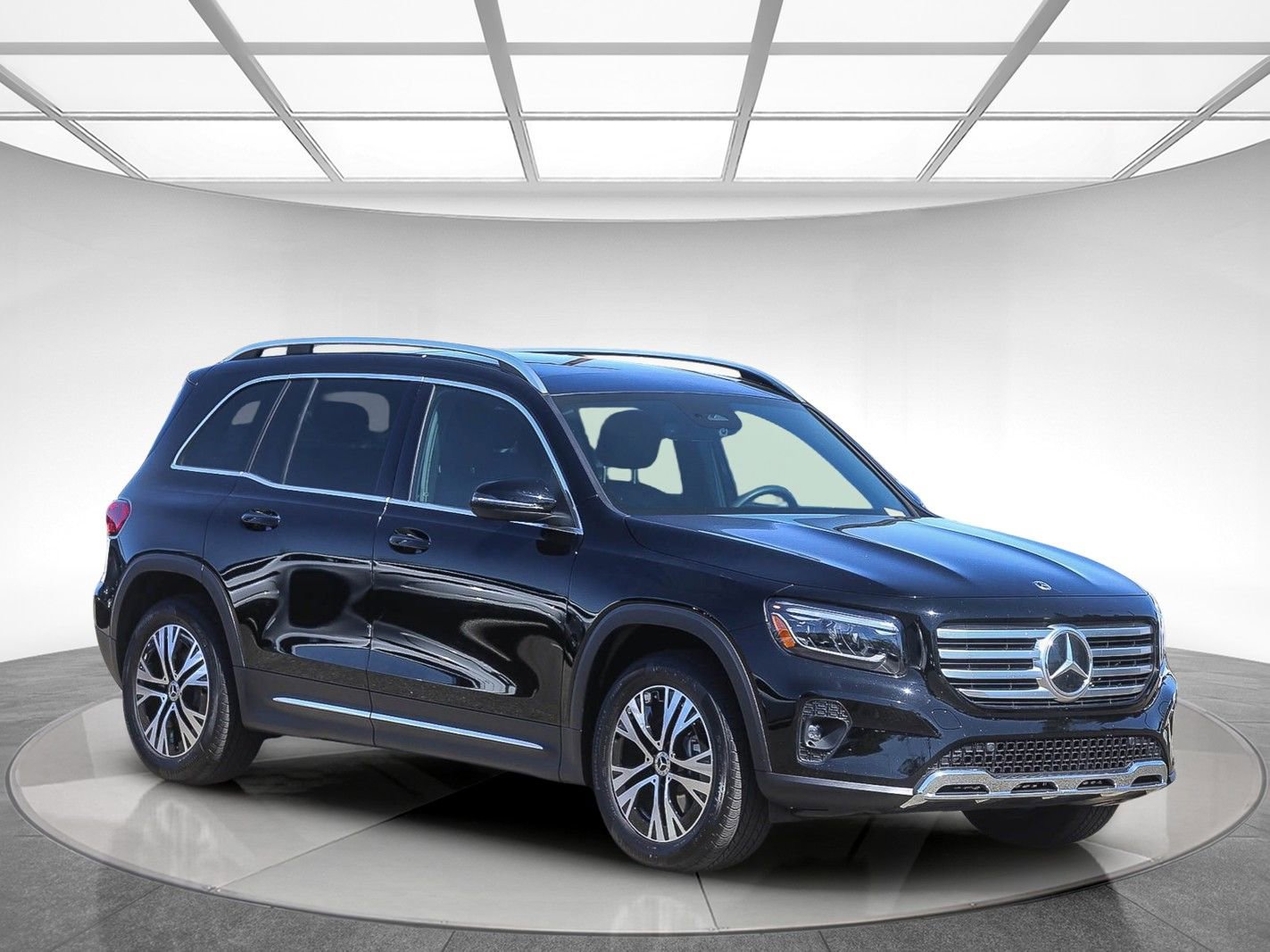 Used 2026 Mercedes-Benz GLB 250 image 4