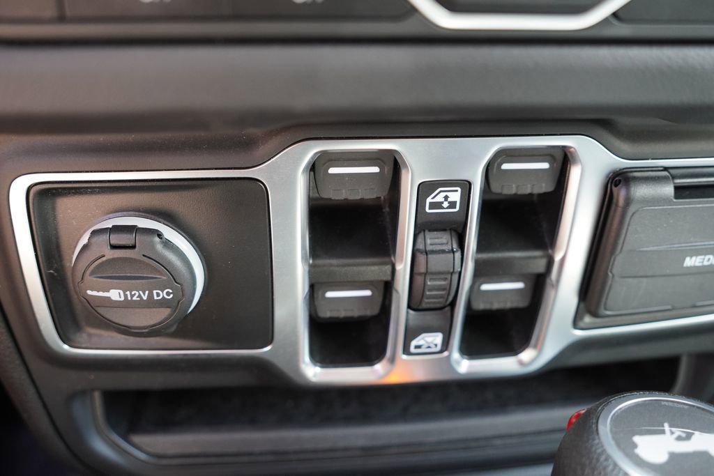Certified 2025 Jeep Wrangler Unlimited Sahara AWD/4WD image 27