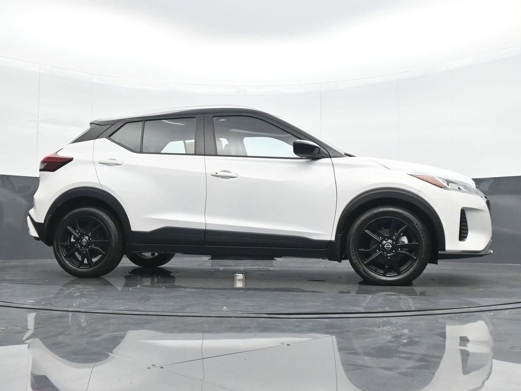 Used 2023 Nissan Kicks SV image 22