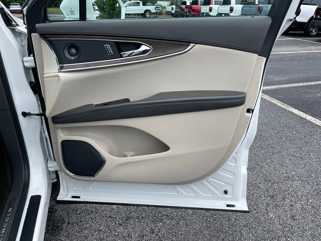 Used 2020 Lincoln Nautilus Reserve w/ Equipment Group 201A FWD image 29