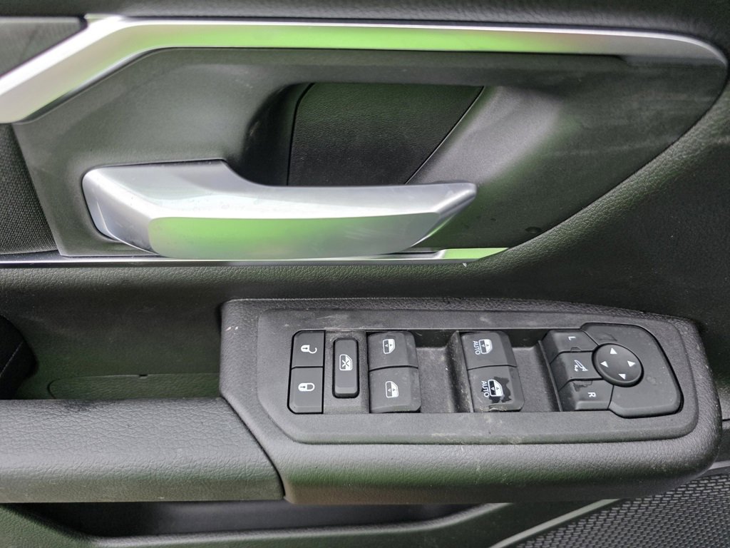 New 2026 RAM 1500 4x4 Crew Cab image 25