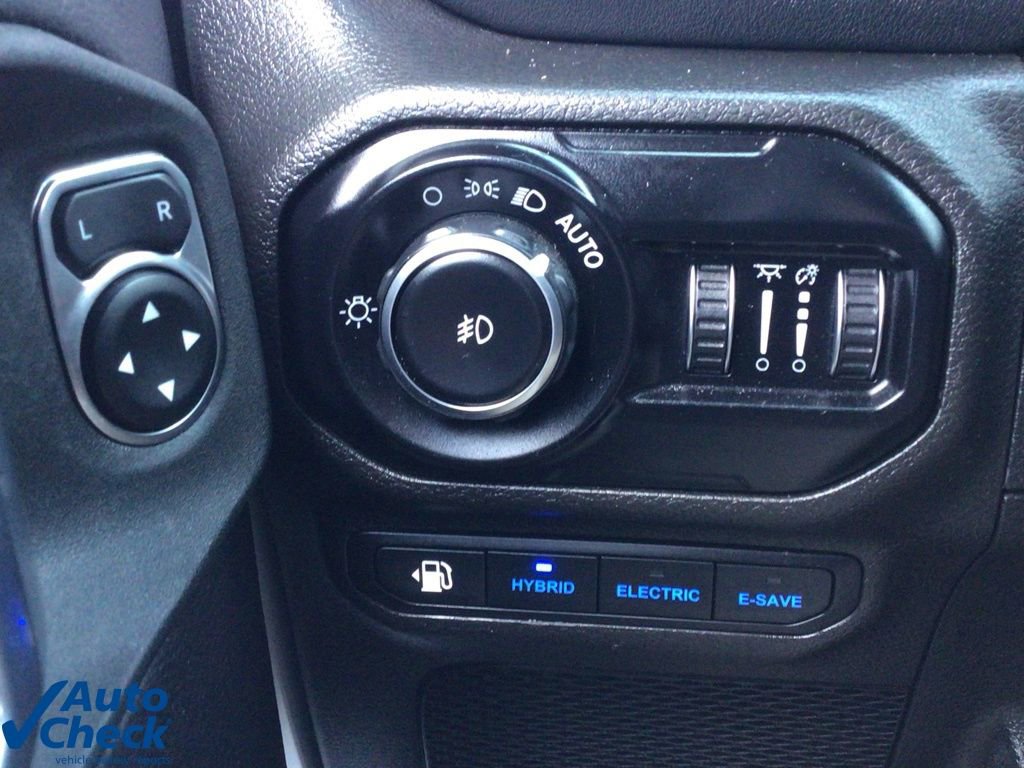 Used 2022 Jeep Wrangler Unlimited Sahara w/ Cold Weather Group image 30