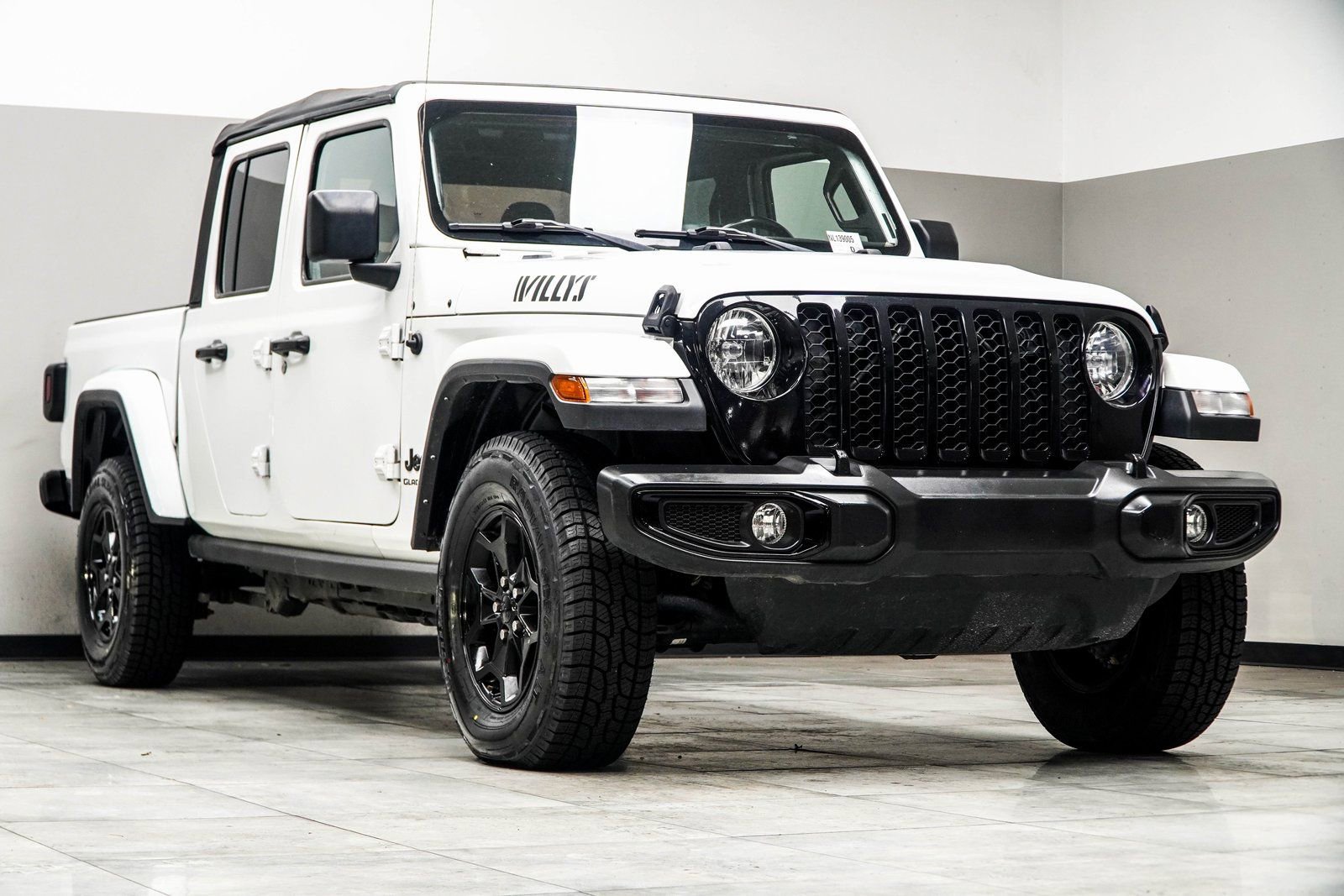 Used 2022 Jeep Gladiator Willys AWD/4WD image 4