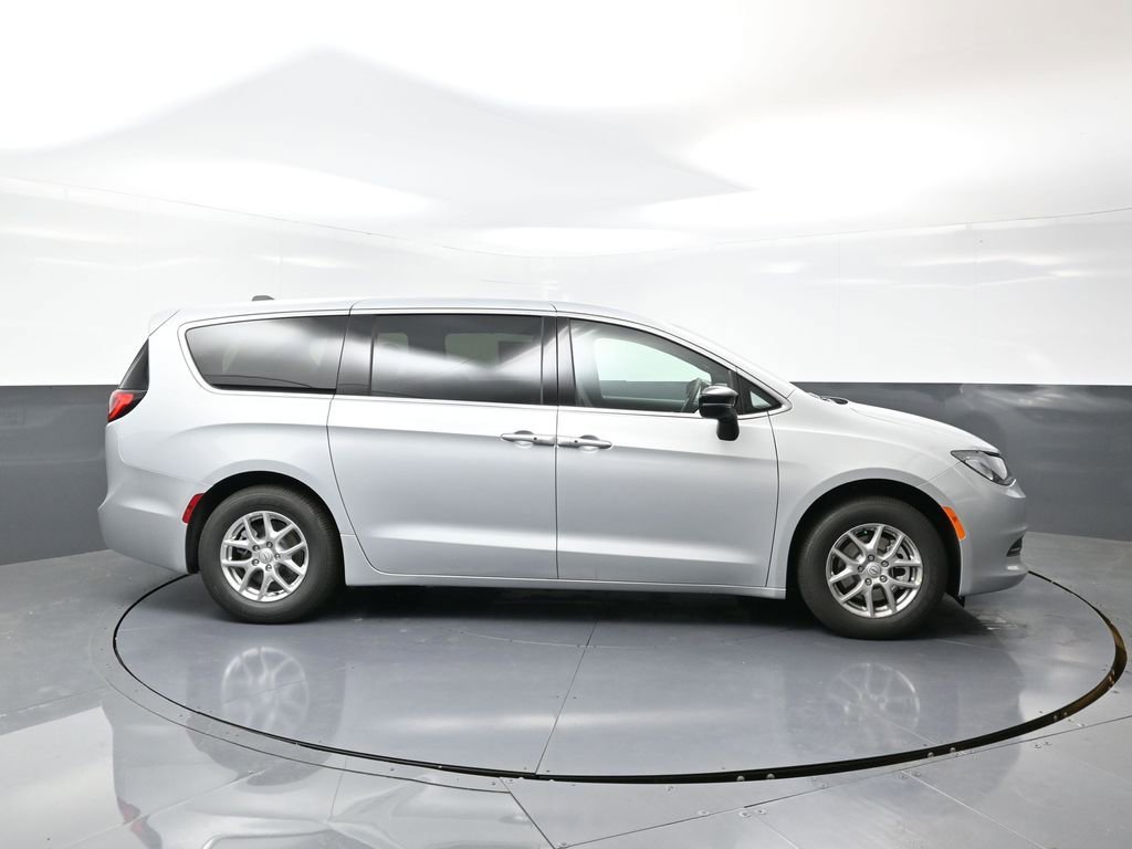 New 2026 Chrysler Voyager LX image 2