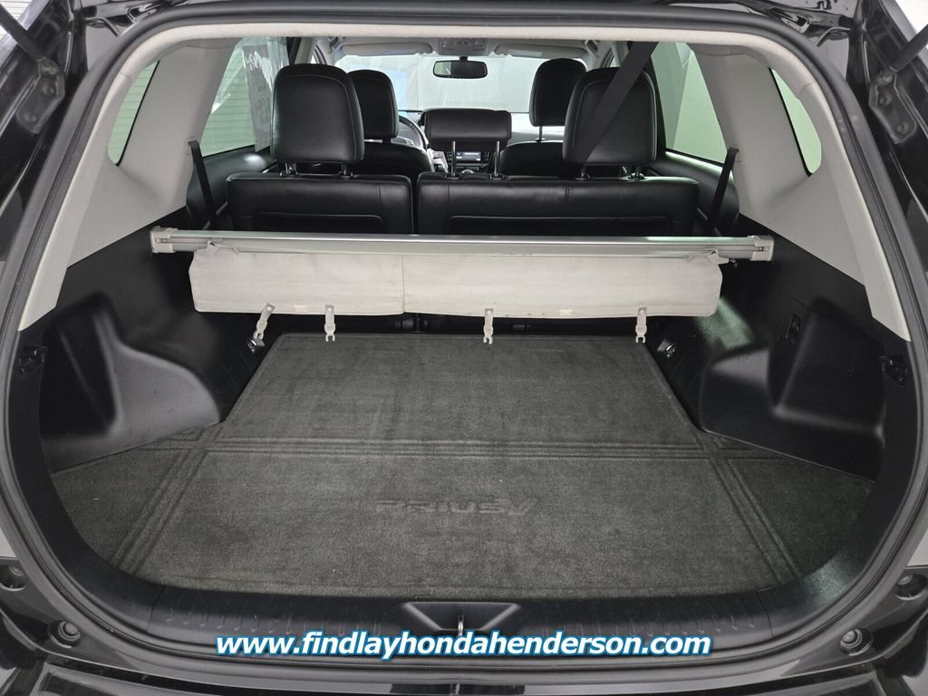Used 2017 Toyota Prius V Four w/ Carpet Mat Package FWD image 18