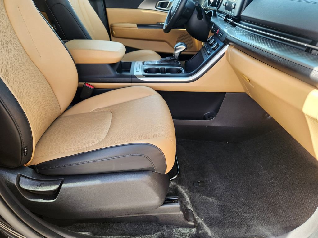 Certified 2024 Kia Carnival LX image 16