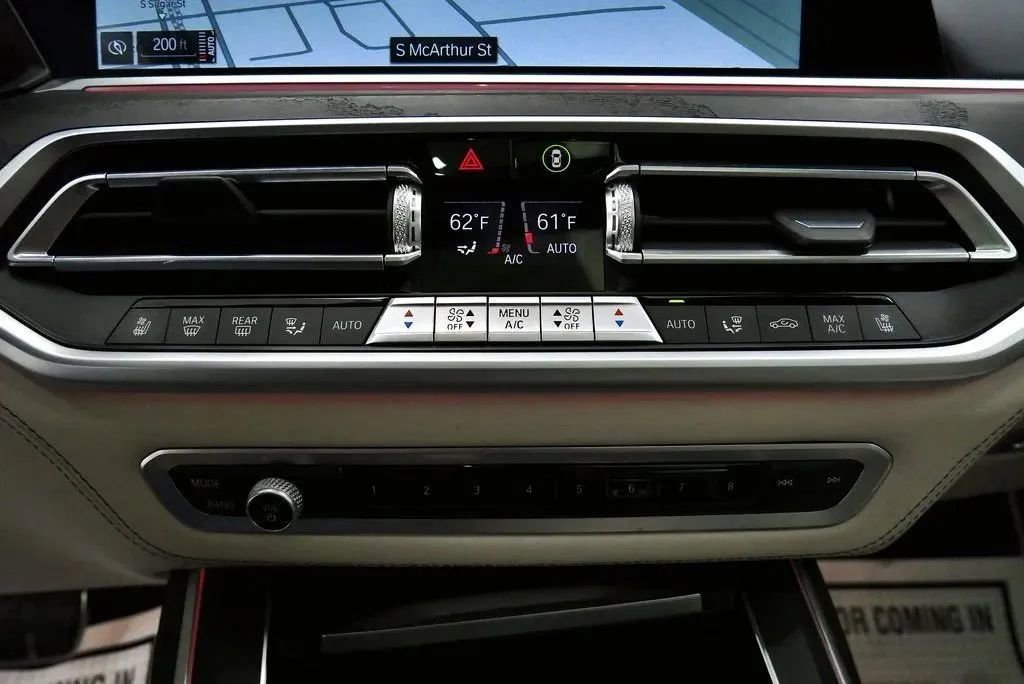 Used 2022 BMW X7 M50i image 31