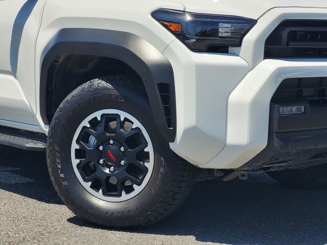 Certified 2025 Toyota 4Runner SR5 AWD/4WD image 4