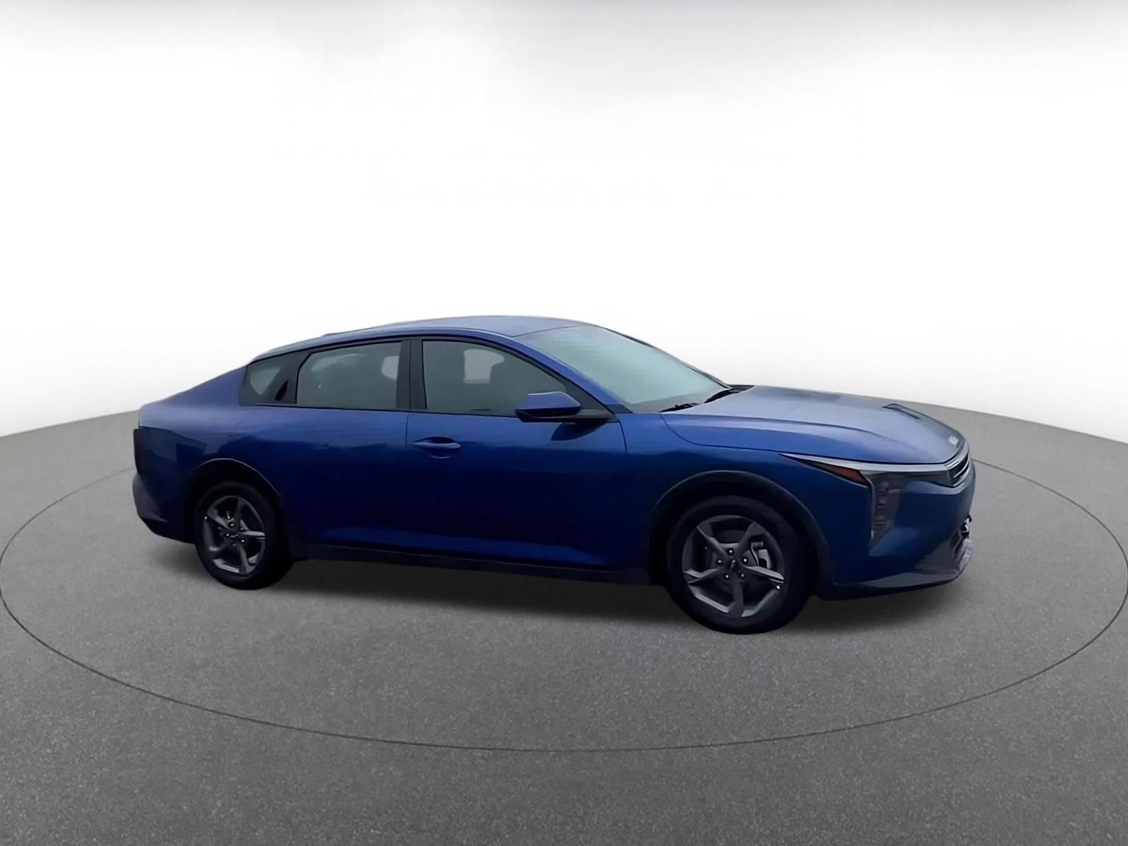 Used 2025 Kia K4 LXS image 3