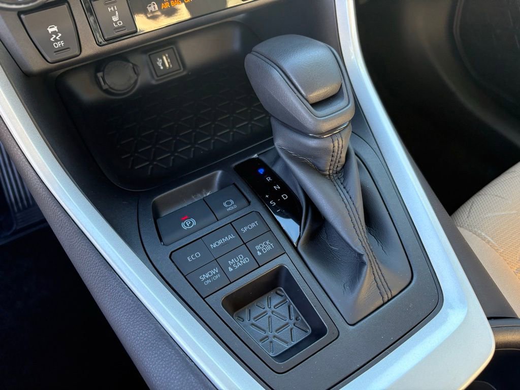 Used 2025 Toyota RAV4 XLE w/ Convenience Package image 18