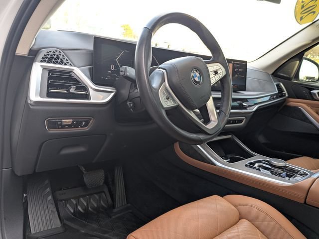 Used 2023 BMW X7 xDrive40i w/ Premium Package AWD/4WD image 2