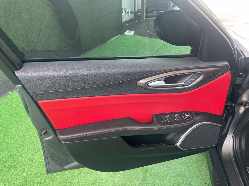 Used 2020 Alfa Romeo Giulia Ti w/ Active Blind Spot Package AWD/4WD image 36