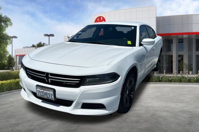 Used 2016 Dodge Charger SE RWD image 3