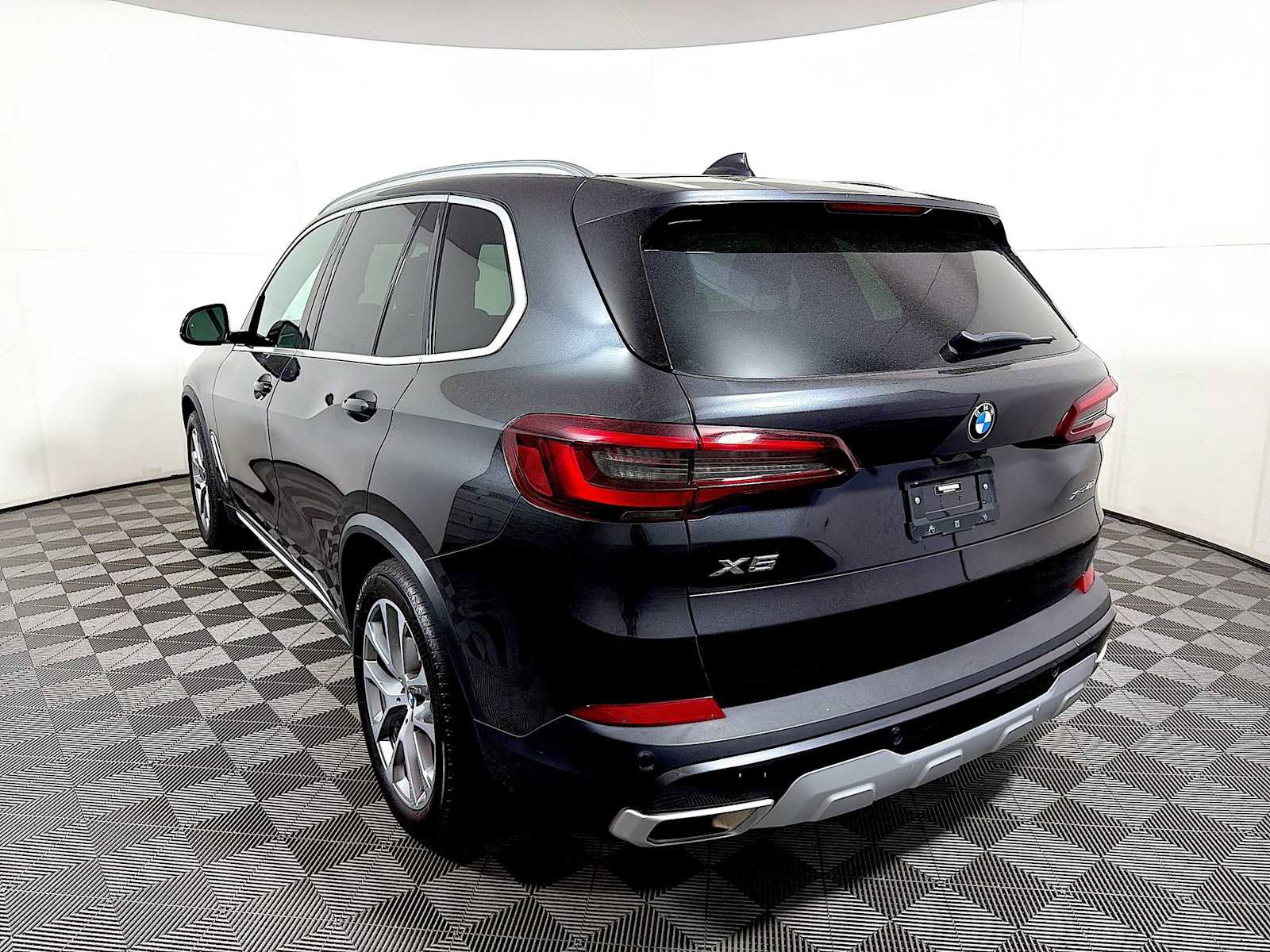 Certified 2023 BMW X5 xDrive40i w/ Premium Package AWD/4WD image 5