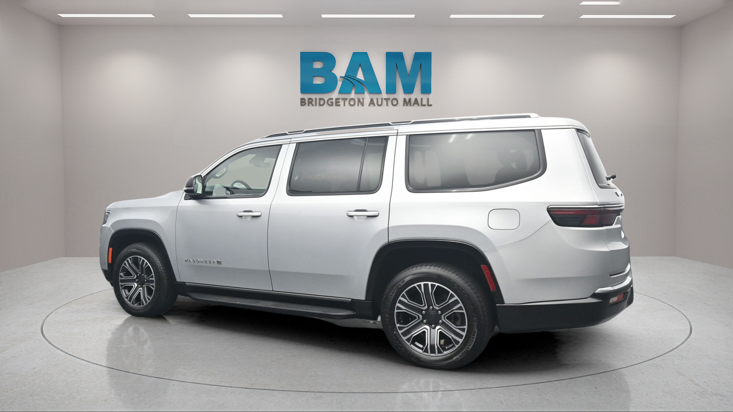 Used 2024 Jeep Wagoneer Series II AWD/4WD image 5