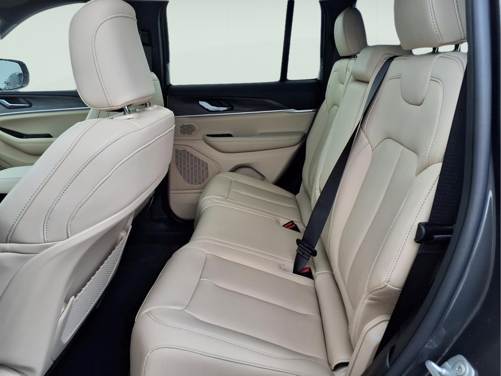 New 2026 Jeep Grand Cherokee Limited RWD image 11