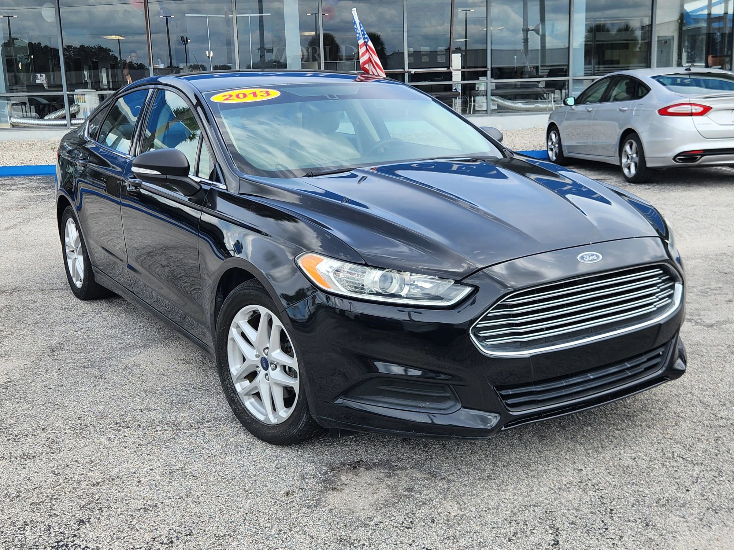 Used 2013 Ford Fusion SE image 2