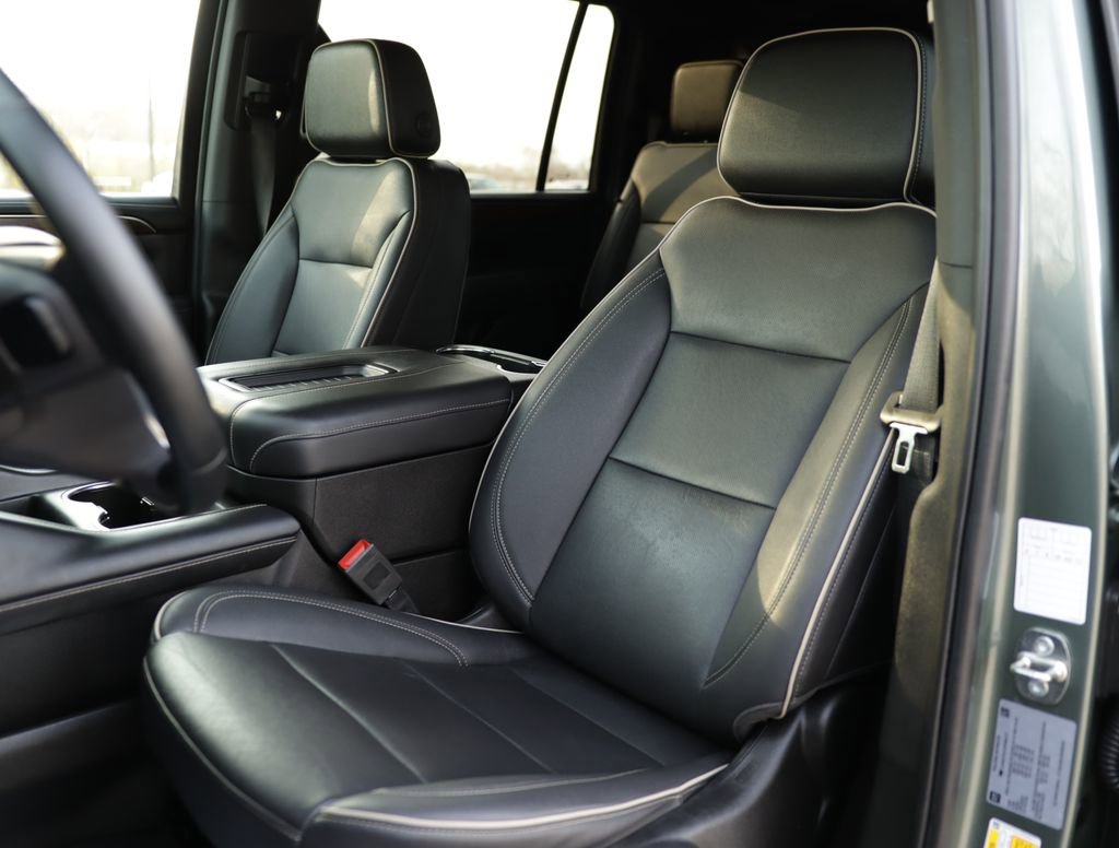 Used 2023 Chevrolet Suburban Premier RWD image 22