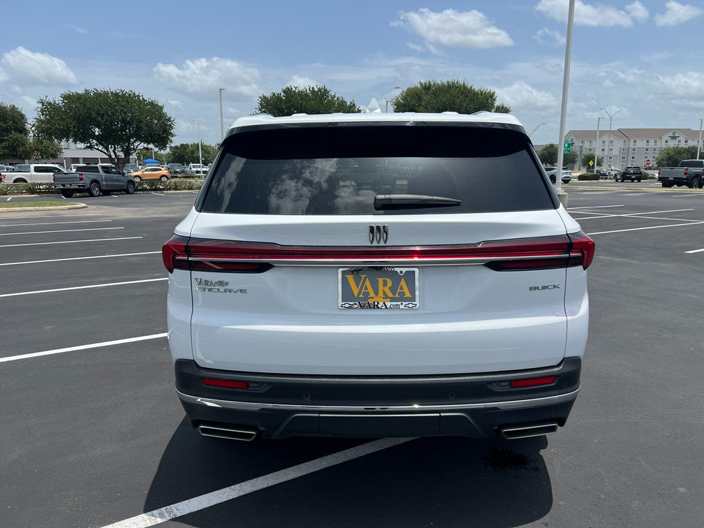 Certified 2025 Buick Enclave Preferred FWD image 13