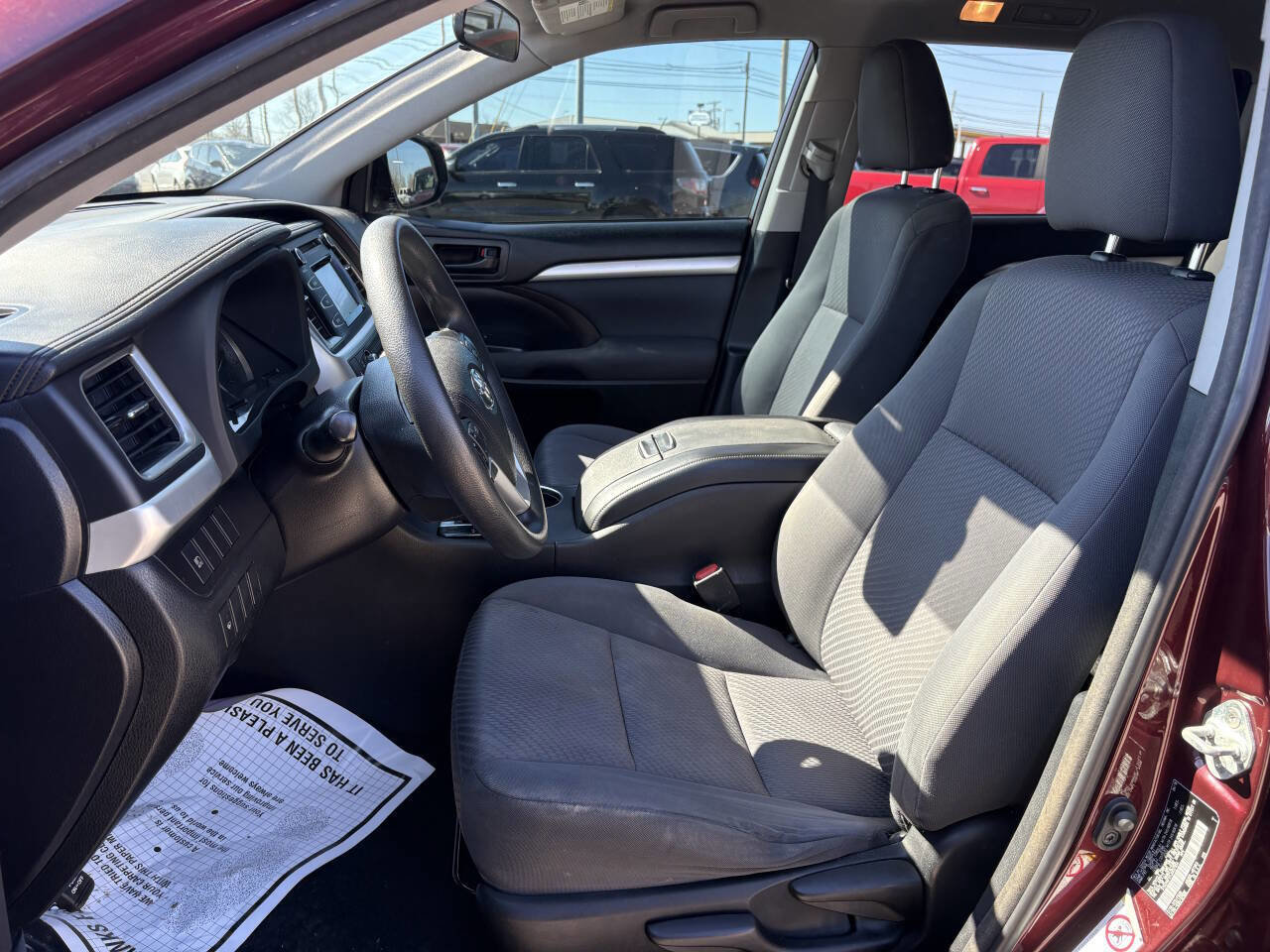 Used 2018 Toyota Highlander LE image 18