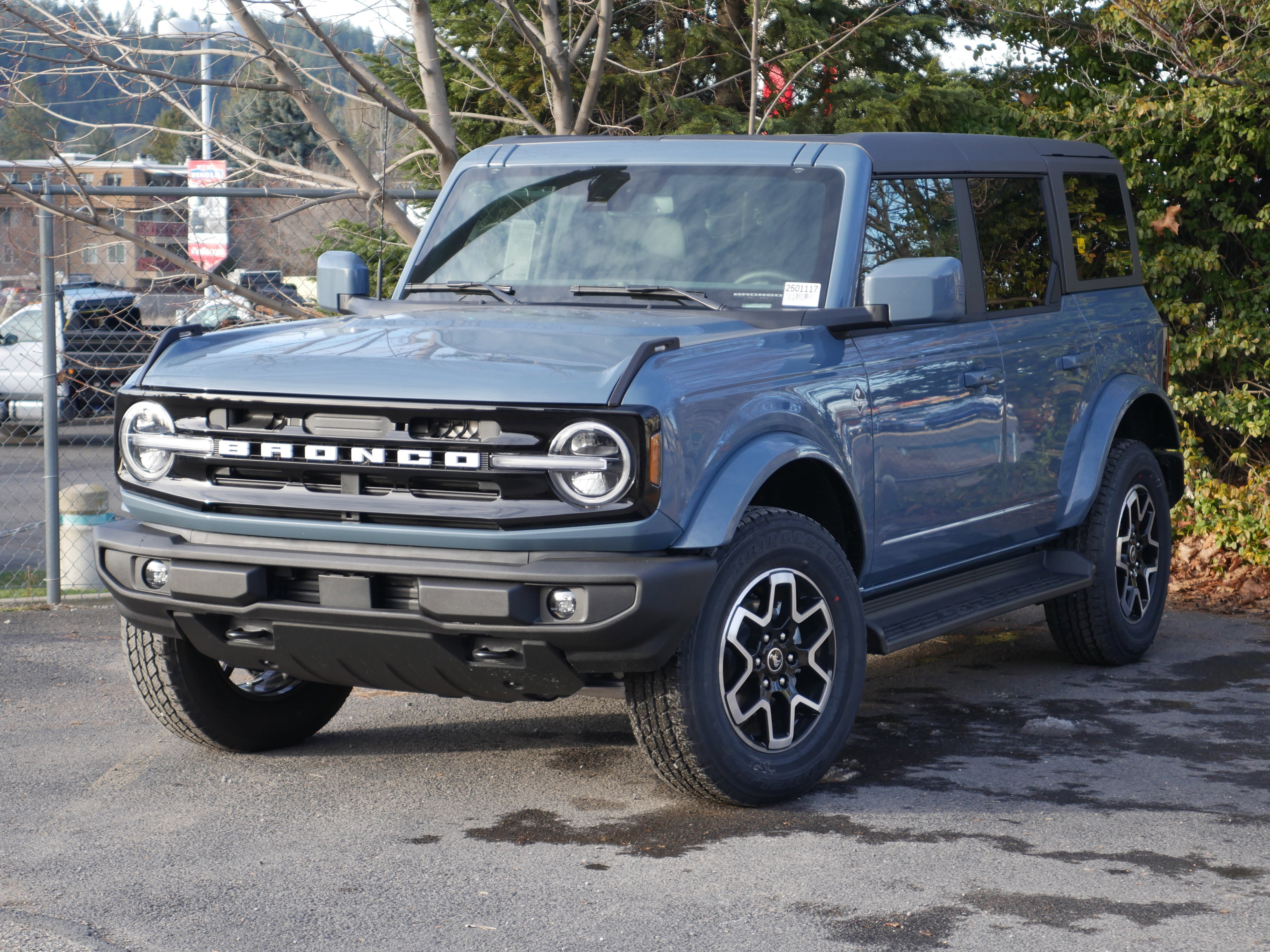 New 2025 Ford Bronco Outer Banks image 2