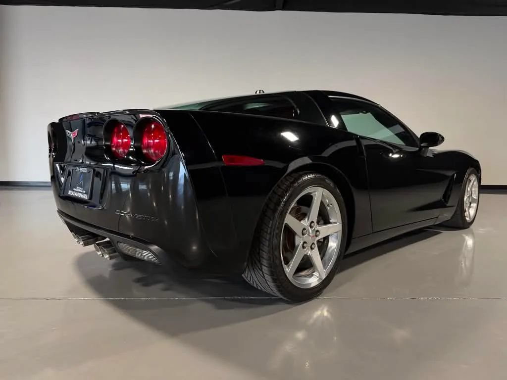 Used 2005 Chevrolet Corvette Coupe w/ Preferred Equipment Group RWD image 4