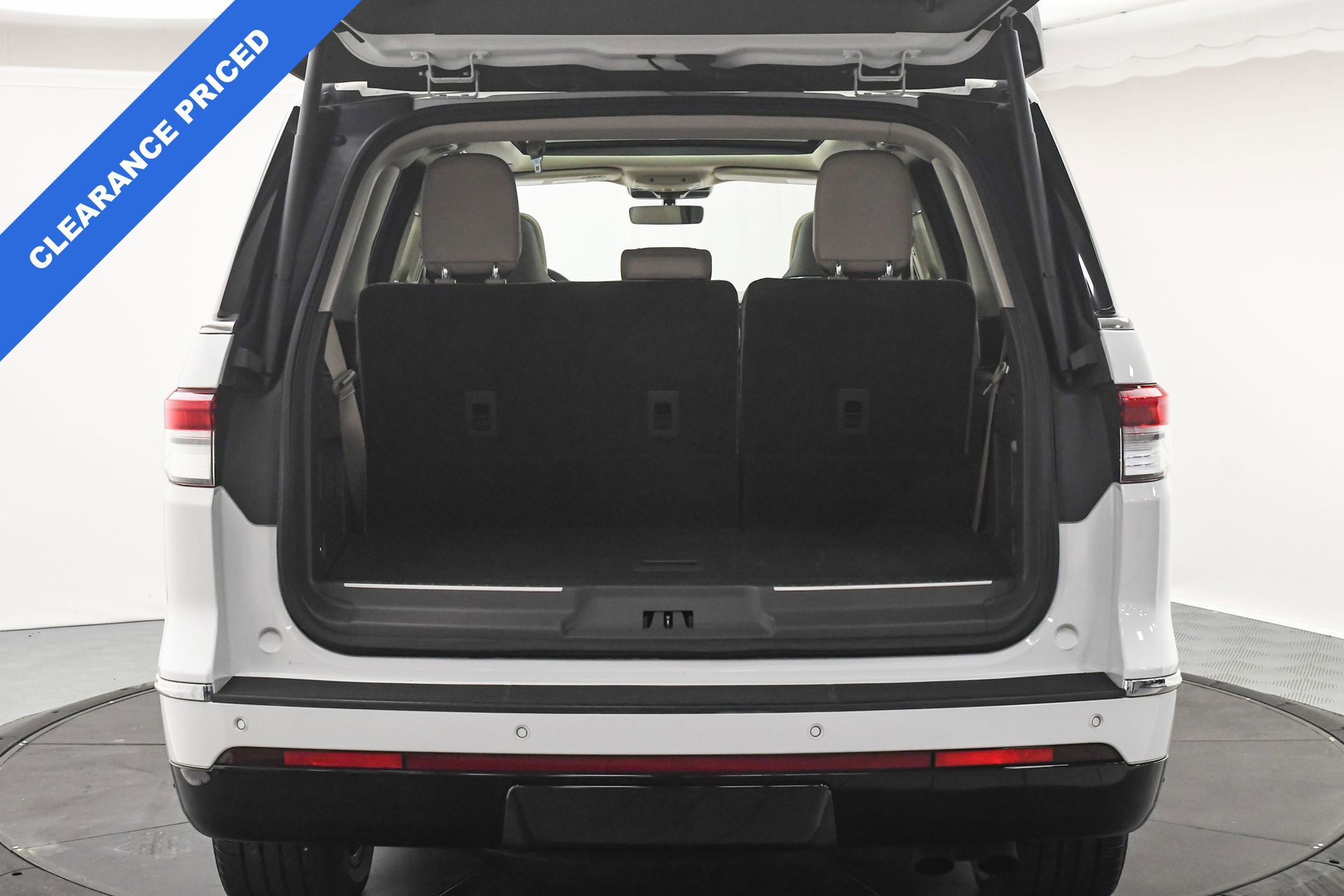 Used 2022 Lincoln Navigator Reserve image 9