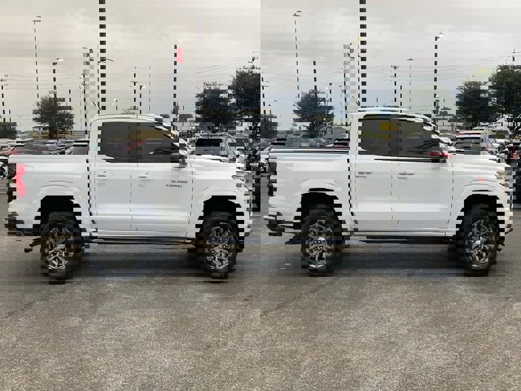 Used 2024 Chevrolet Colorado LT w/ LT Convenience Package image 4