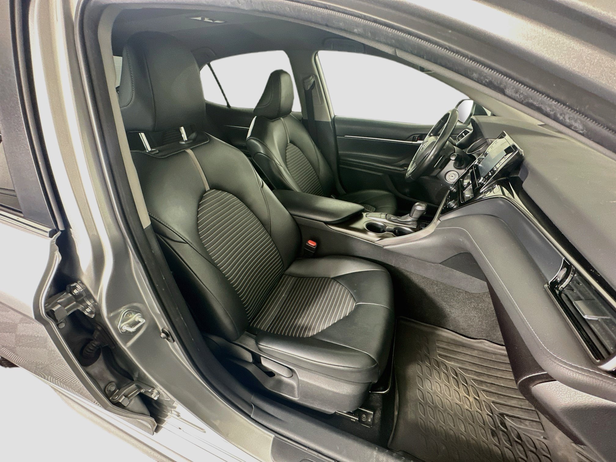 Used 2023 Toyota Camry SE FWD image 29