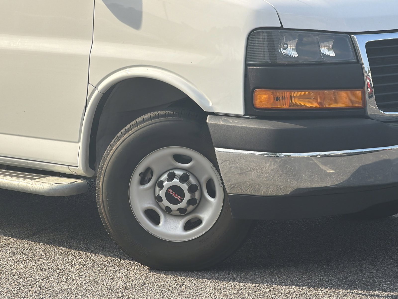 Used 2024 GMC Savana 2500 w/ Driver Convenience Package RWD image 3